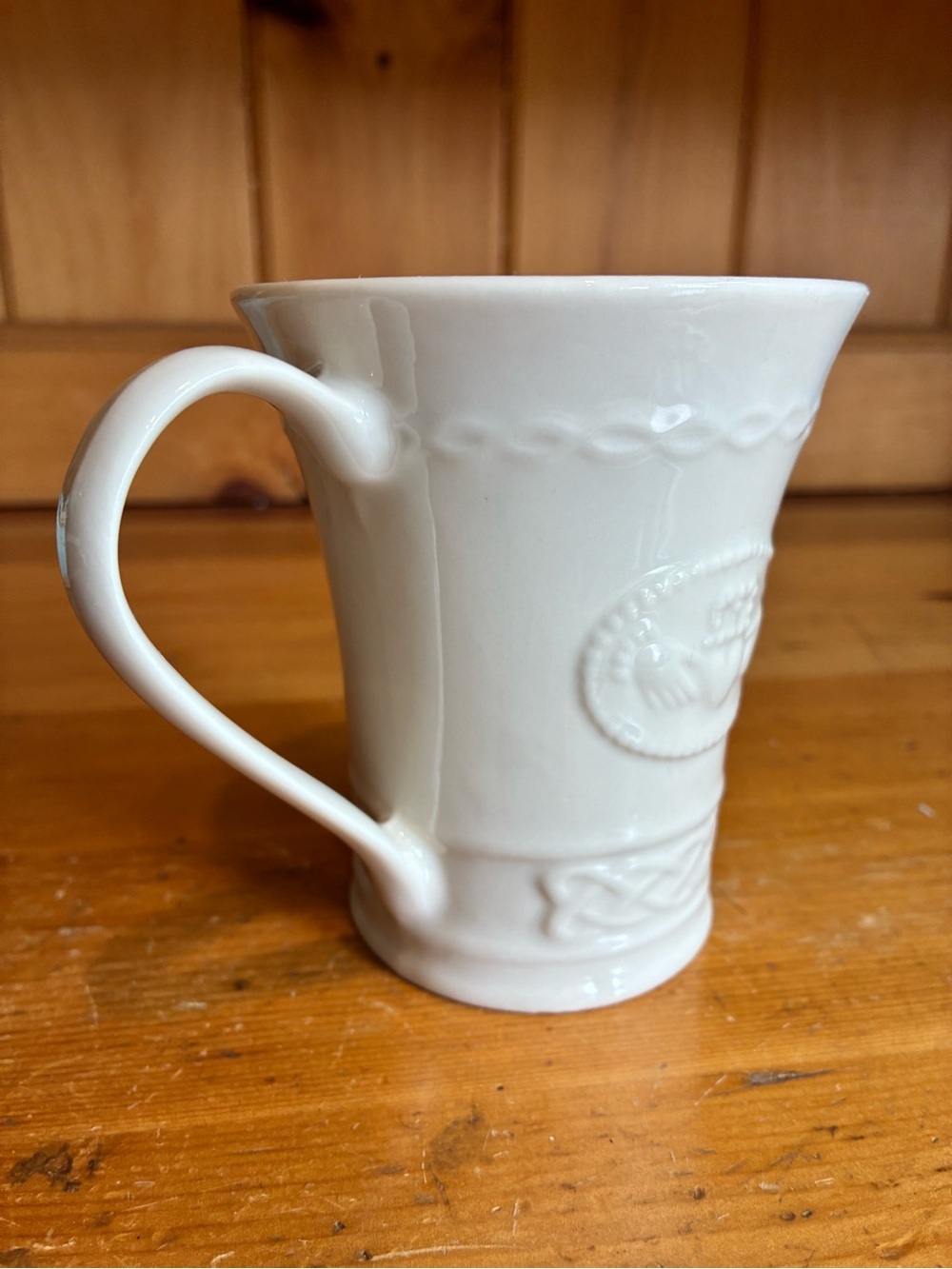 Belleek White Ceramic Piece with Gold Marking - Picture 4 of 12